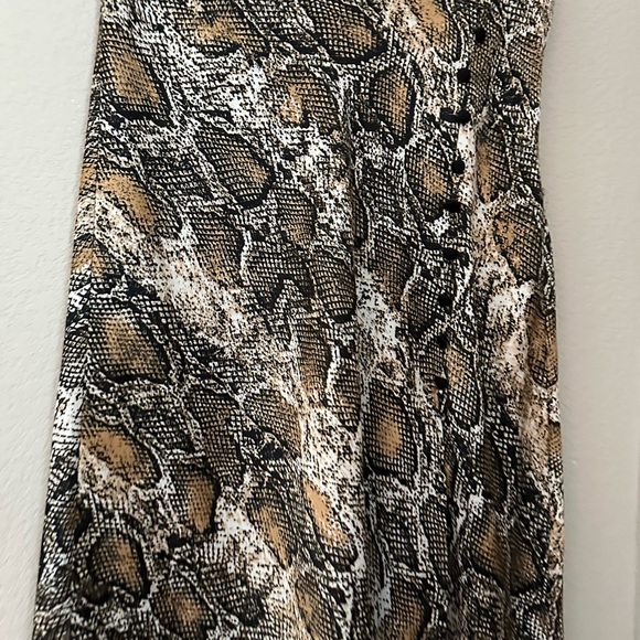 Zara Worn once snake print front fabric buttons Skirt Sz S. Preppy, Vibrant - Picture 3 of 10